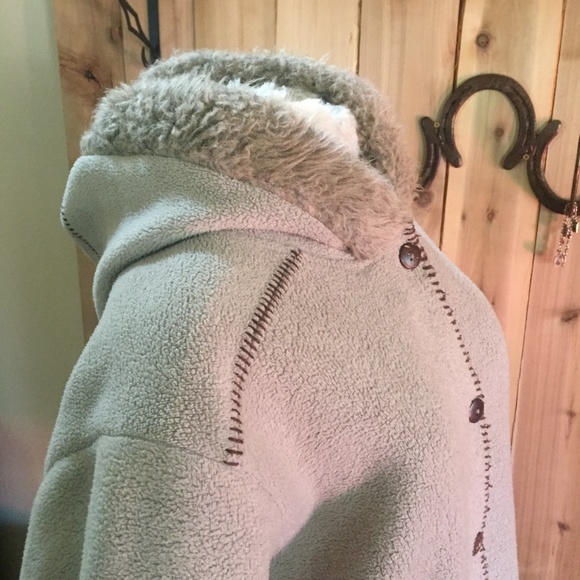 Fleece Button Hood Sweater Christmas Cabin Winter - Picture 3 of 8